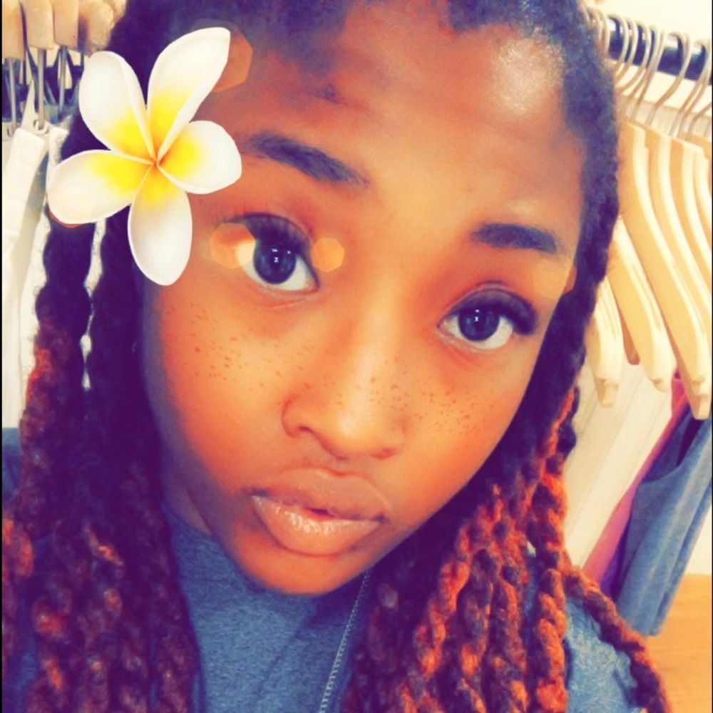 Meet your Posher, Alicia